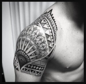 Tatuajes en el hombro