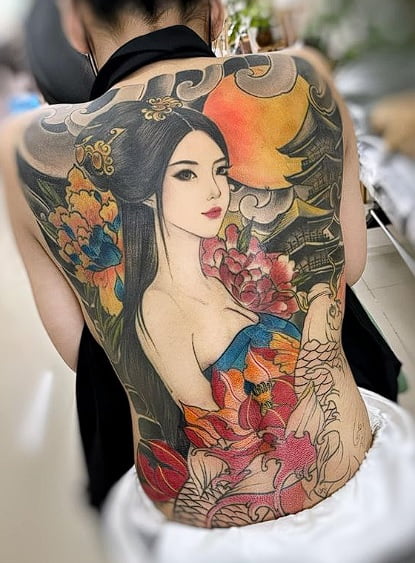 Geishas tatuadas: en la espalda