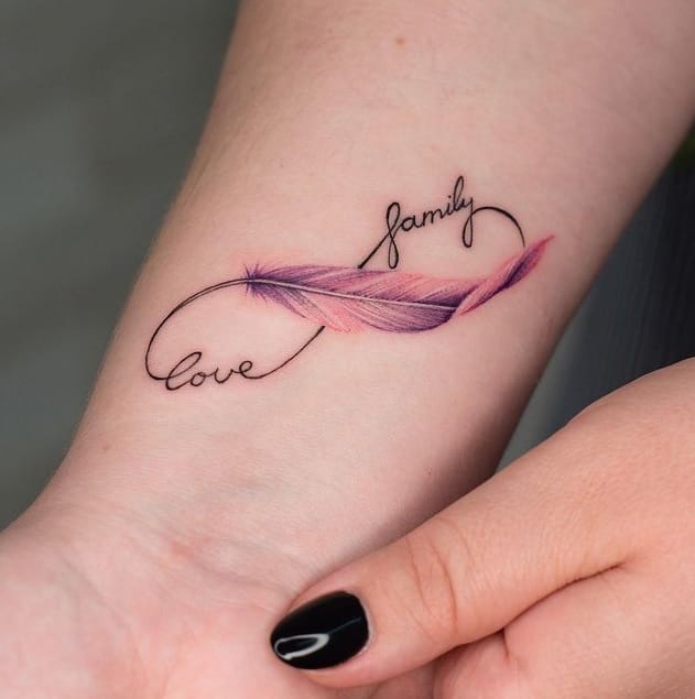 Símbolo infinito en la muñeca